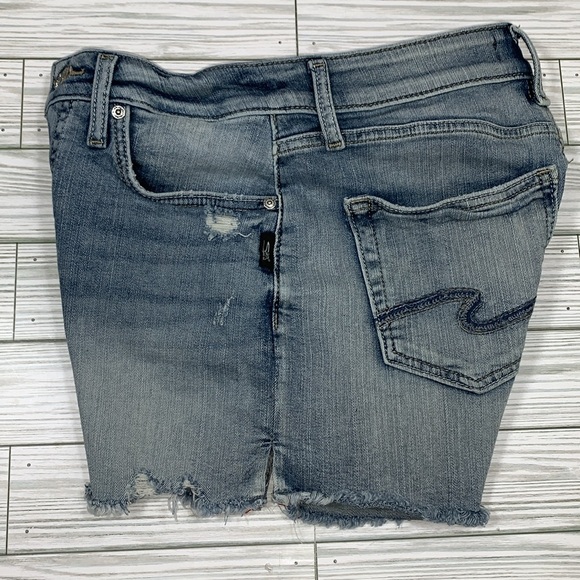 Silver Jeans Avery Short size 26 - Picture 5 of 8